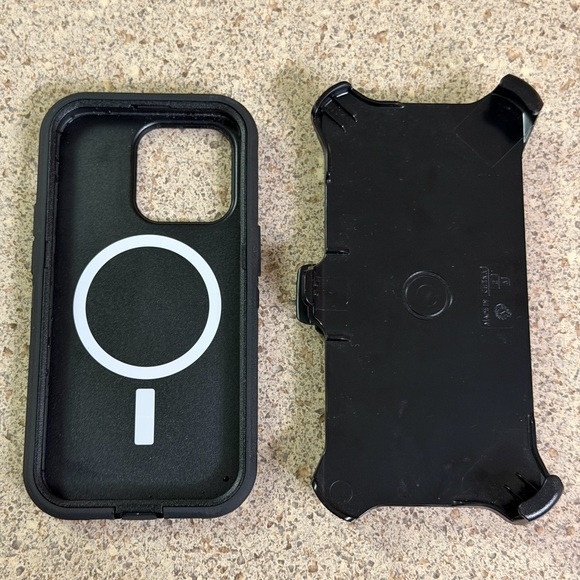 iPhone 14pro
Otterbox Defender Pro XT with Belt Clip - Picture 1 of 4